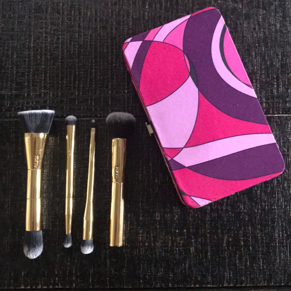 Tarte Brush Set including Travel Case